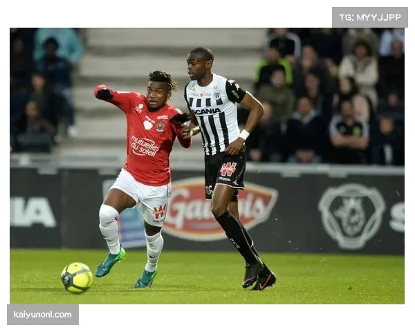 里尔1比0小胜昂热 主场三分巩固欧战资格位置